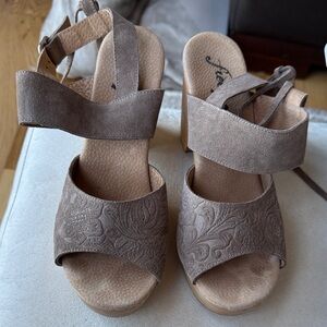 Elegant Beige Women's Sandals by Freepeople